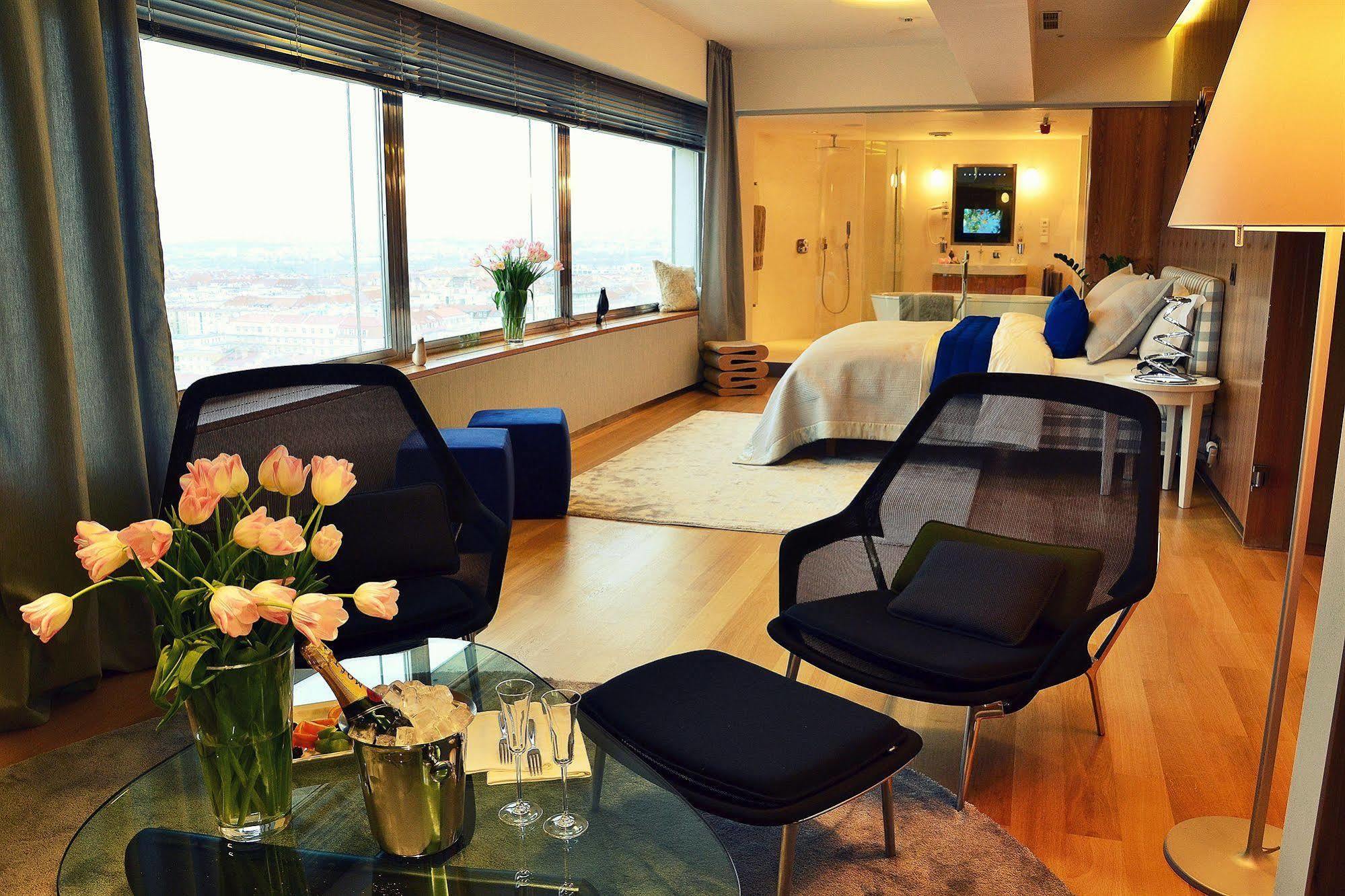 One Room Hotel プラハ エクステリア 写真